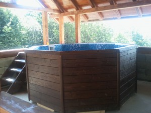 Spa rustic vedere din lateral